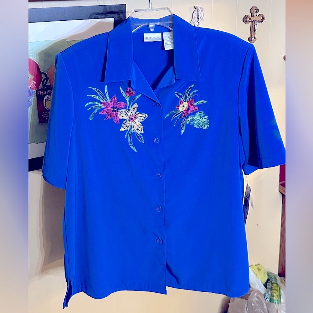 NWT Women's Royal Blue Floral Beaded Button Down Short Sleeves Blouse By Koret